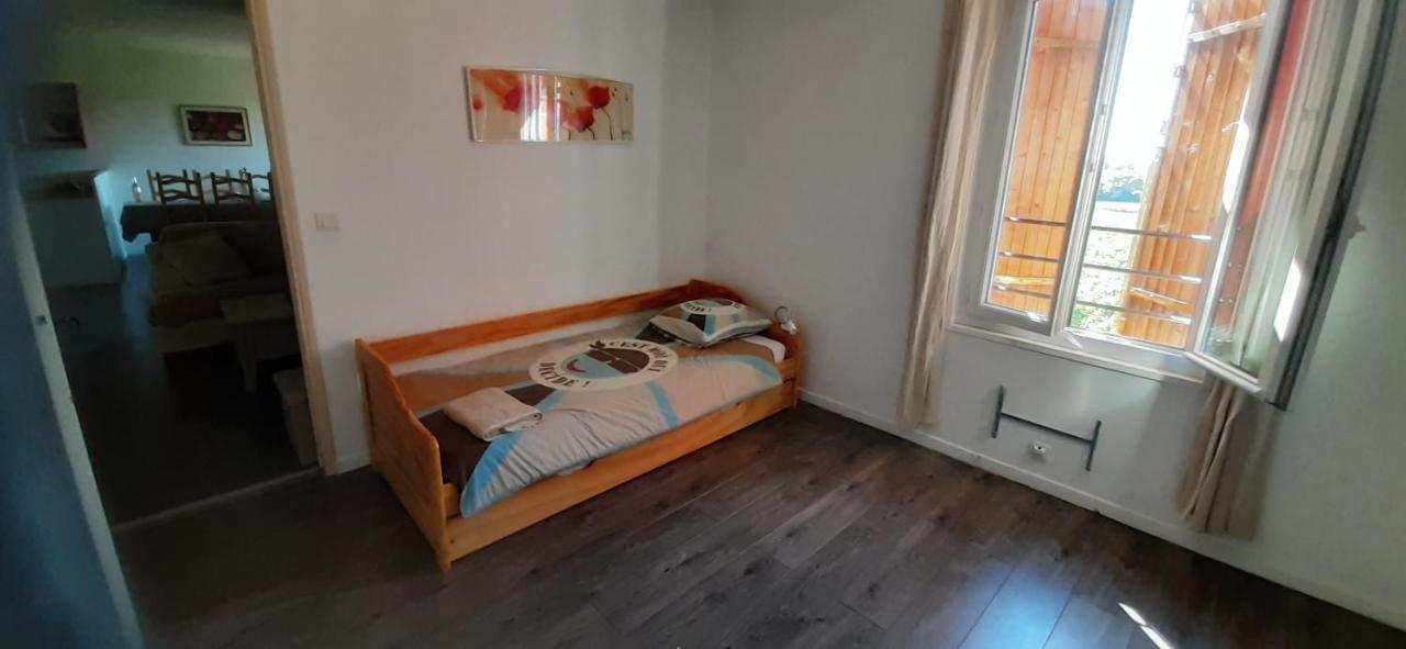 Le Gite Des Cinq Cepages Frejus Exterior photo